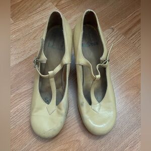LaDuca tan hard sole tap shoes - size 38